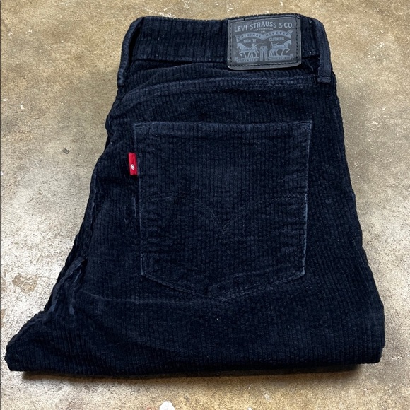 Levi’s Dark indigo Corduroy 721 High rise skinny Pants
Size: 31 - Picture 9 of 9